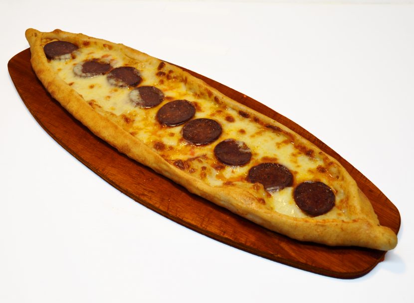 Sucuklu Kaşarlı Pide